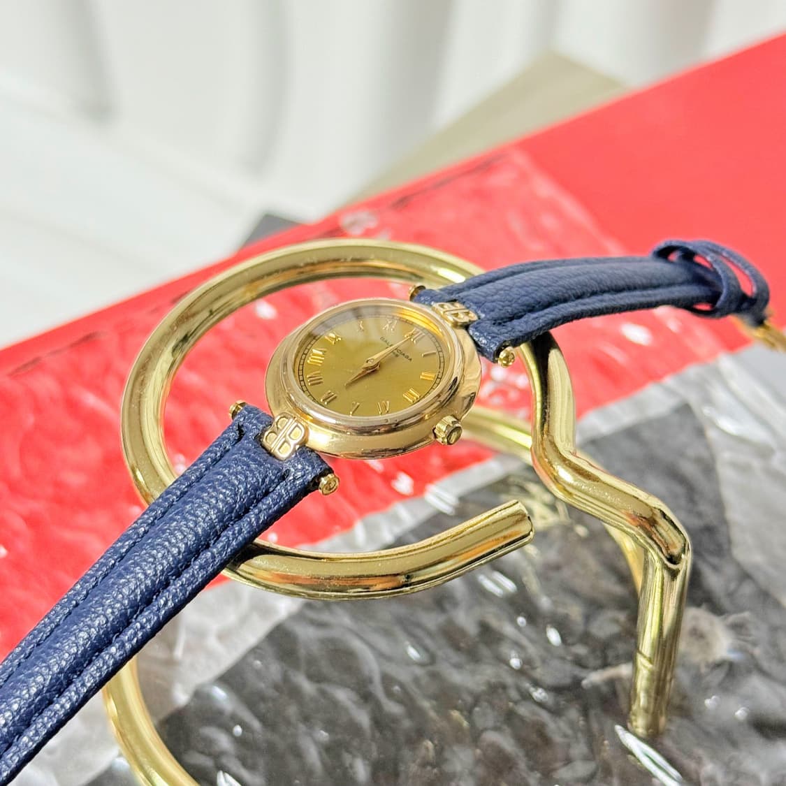 발렌시아가 BB로고 빈티지 라운드골드 워치 상품이미지4