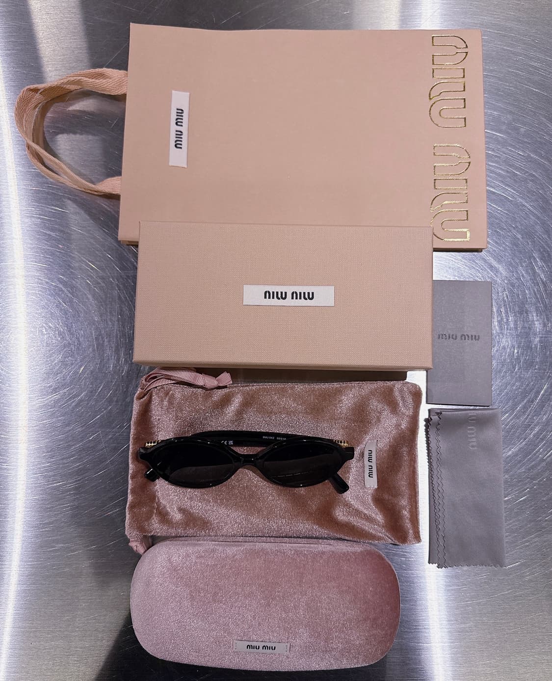 미우미우 리가드 선글라스 올블랙 미착용 풀박 상품이미지2