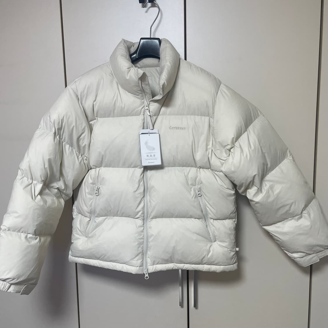 커버낫 RDS 숏 푸퍼 다운 아이보리 M 새상품 상품이미지1