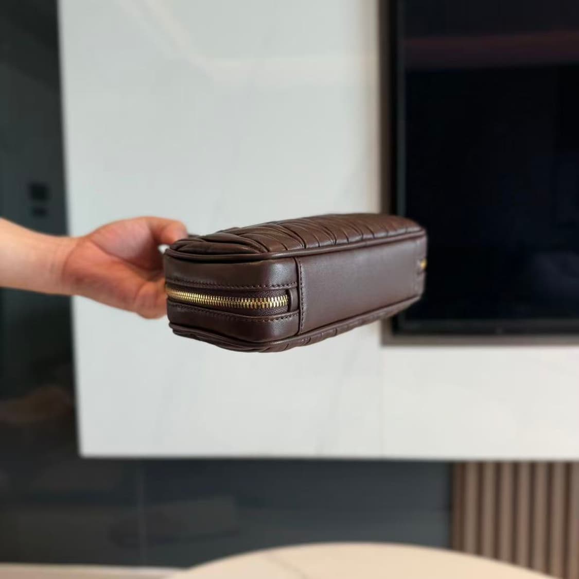 미우 미우 아르카디 마테라쎄 나파 레더 미니백 블랙2 상품이미지6