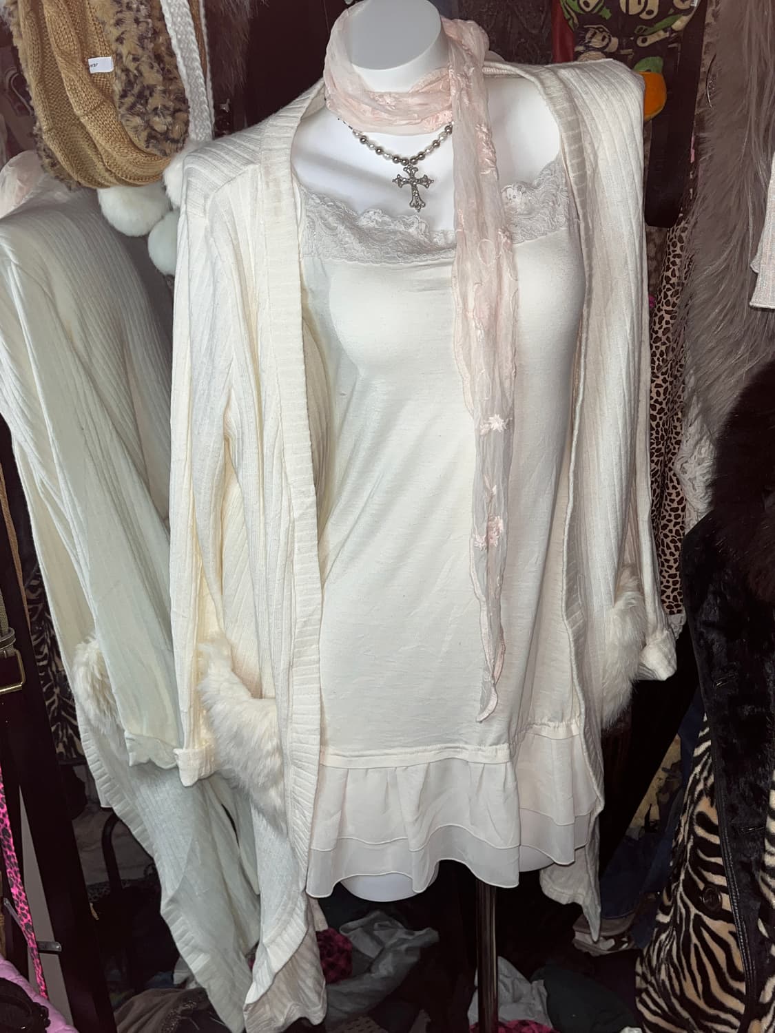 나나 하치st 아이보리 로맨틱 퍼 롱 가디건 상품이미지1