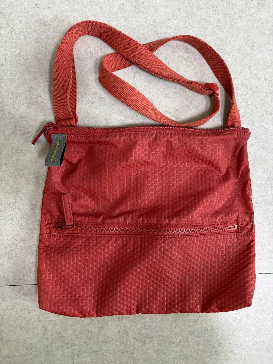 만다리나덕 크로스백 상품이미지1