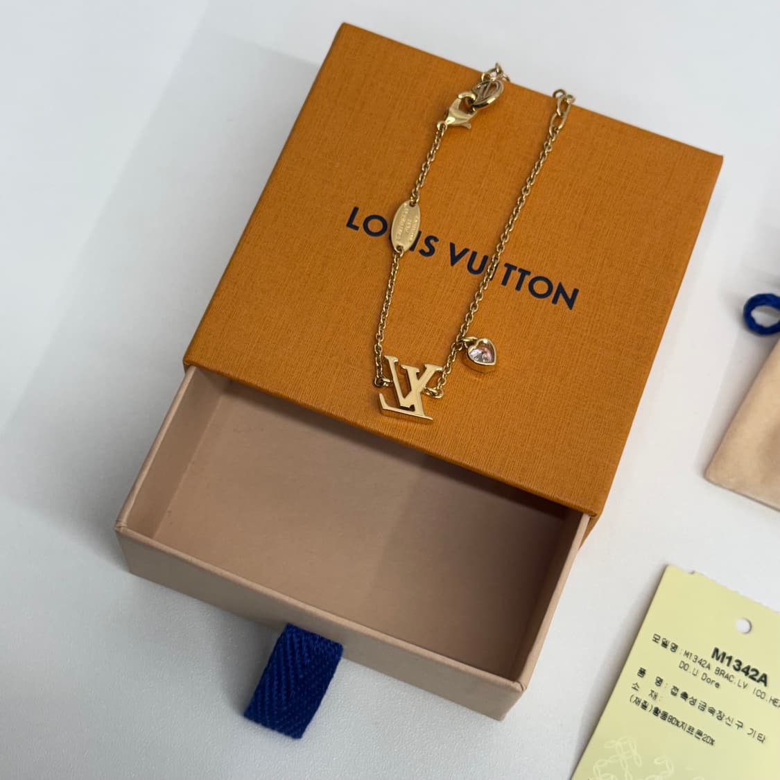 [1회 착용] 루이비통 아이코닉 하트 팔찌 골드 상품이미지4