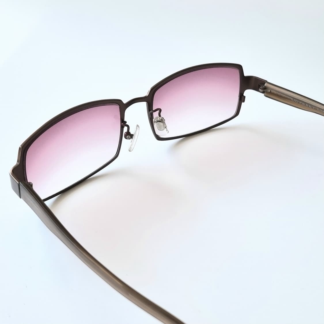 데드스탁 쌩얼에도 생기를 더해주는 치크 같은 선글라스 상품이미지4