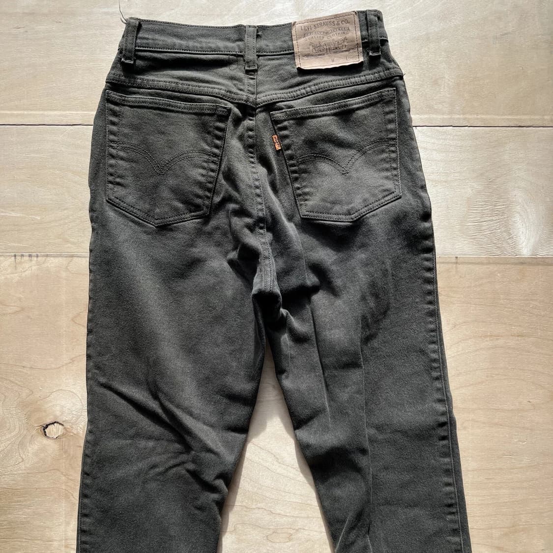 리바이스 빈티지 10912 슬림 핏 테이퍼드 레그 오렌지 탭 블랙 진 상품이미지6