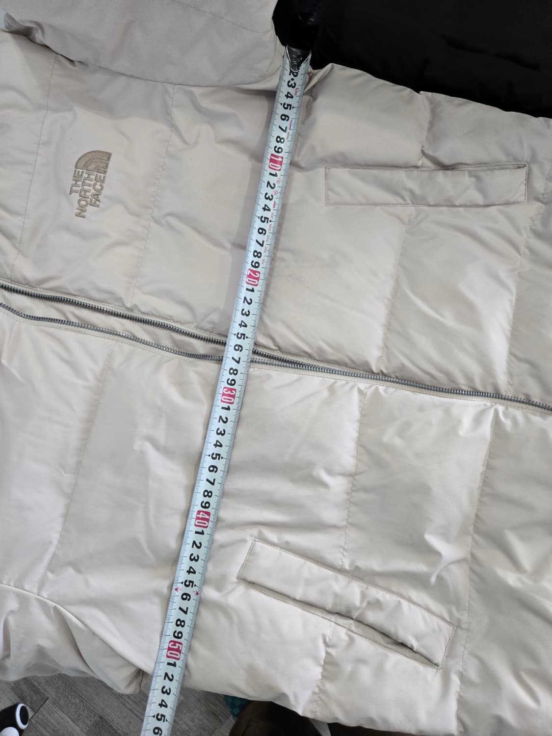 노스페이스 경량 패딩 아이보리 색상, 사이즈는 90(S) 상품이미지5