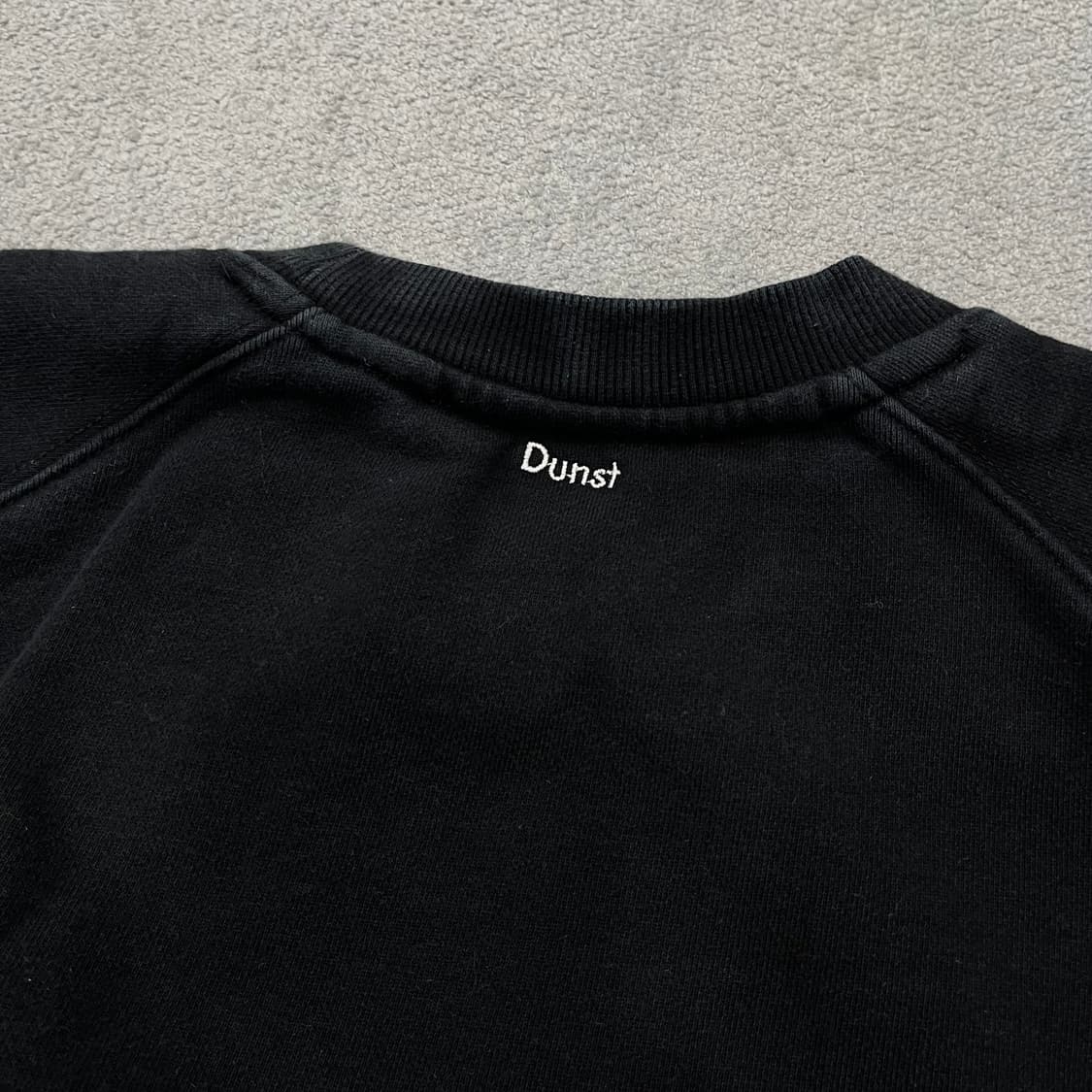 S 던스트 블랙 맨투맨 티셔츠 상품이미지4