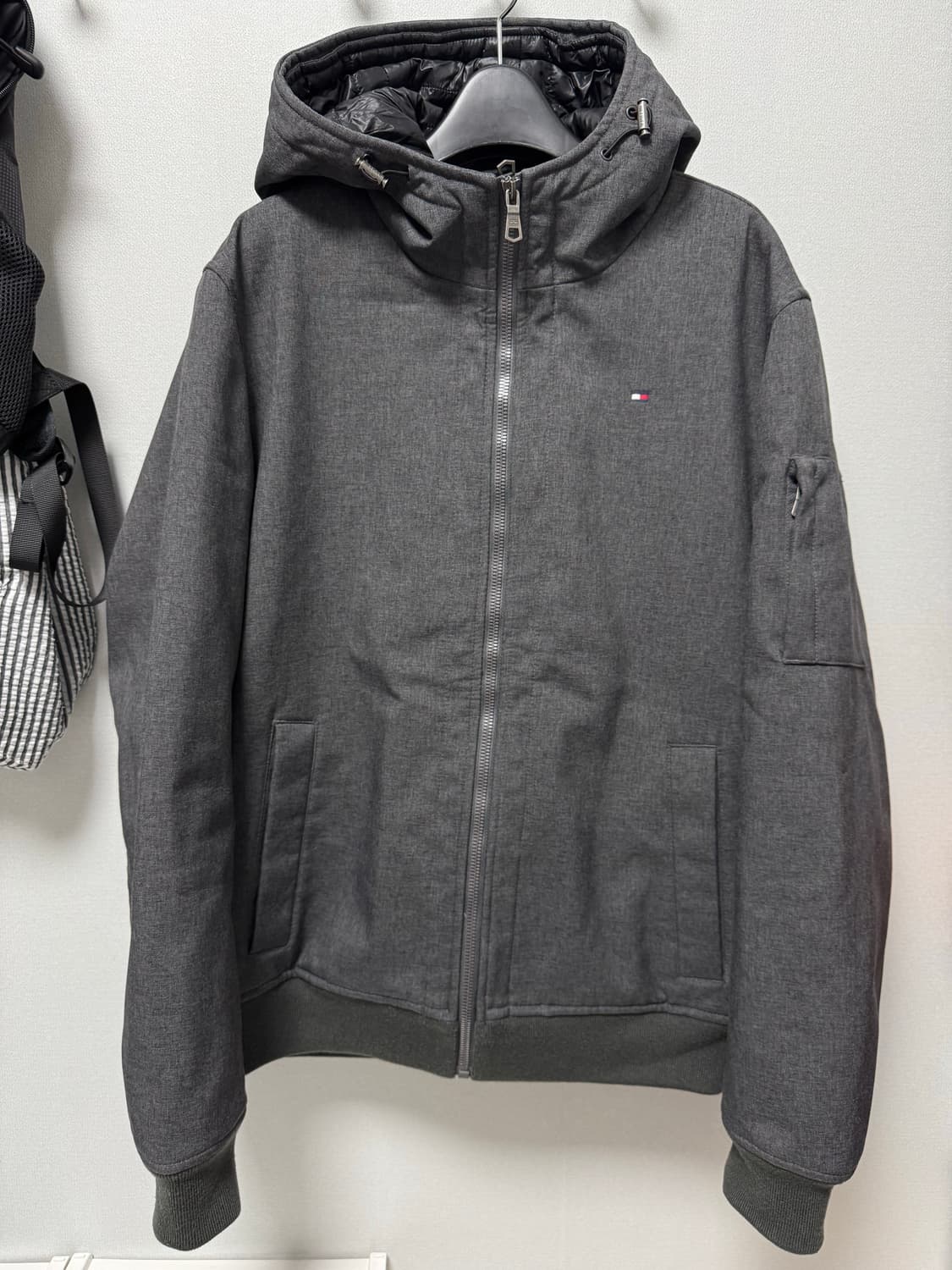 타미 힐피거 남성 경량 후드점퍼 상품이미지1