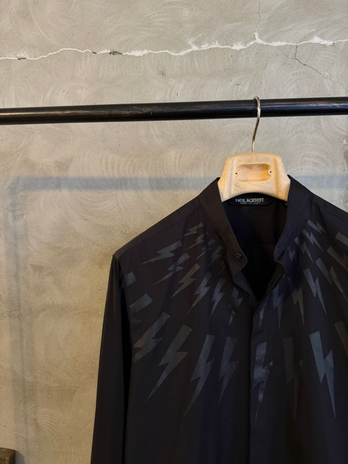 닐바렛 그래픽 카라리스 셔츠 100 상품이미지2