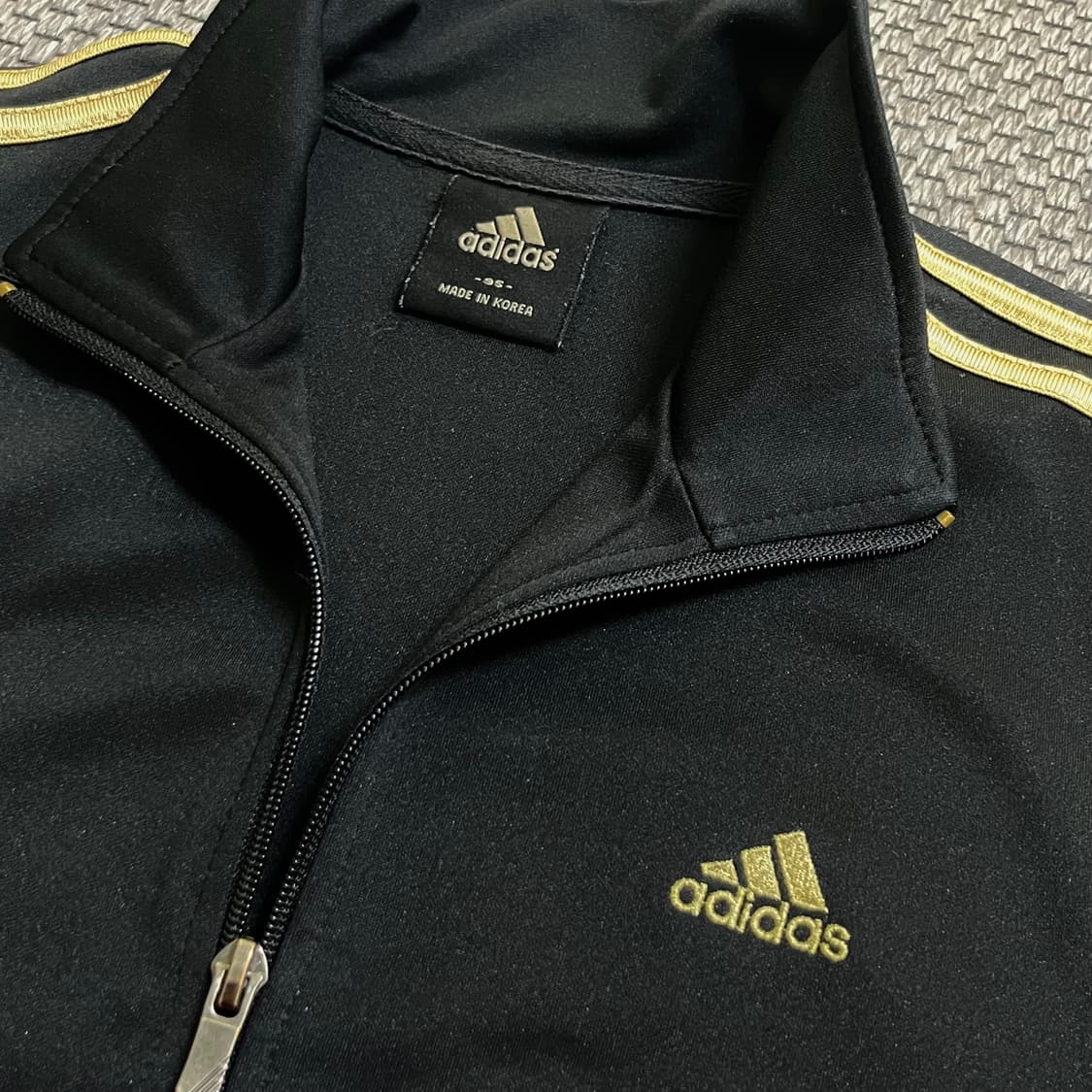 [검골]아디다스 블랙&골드 백로고 트랙탑 상품이미지3