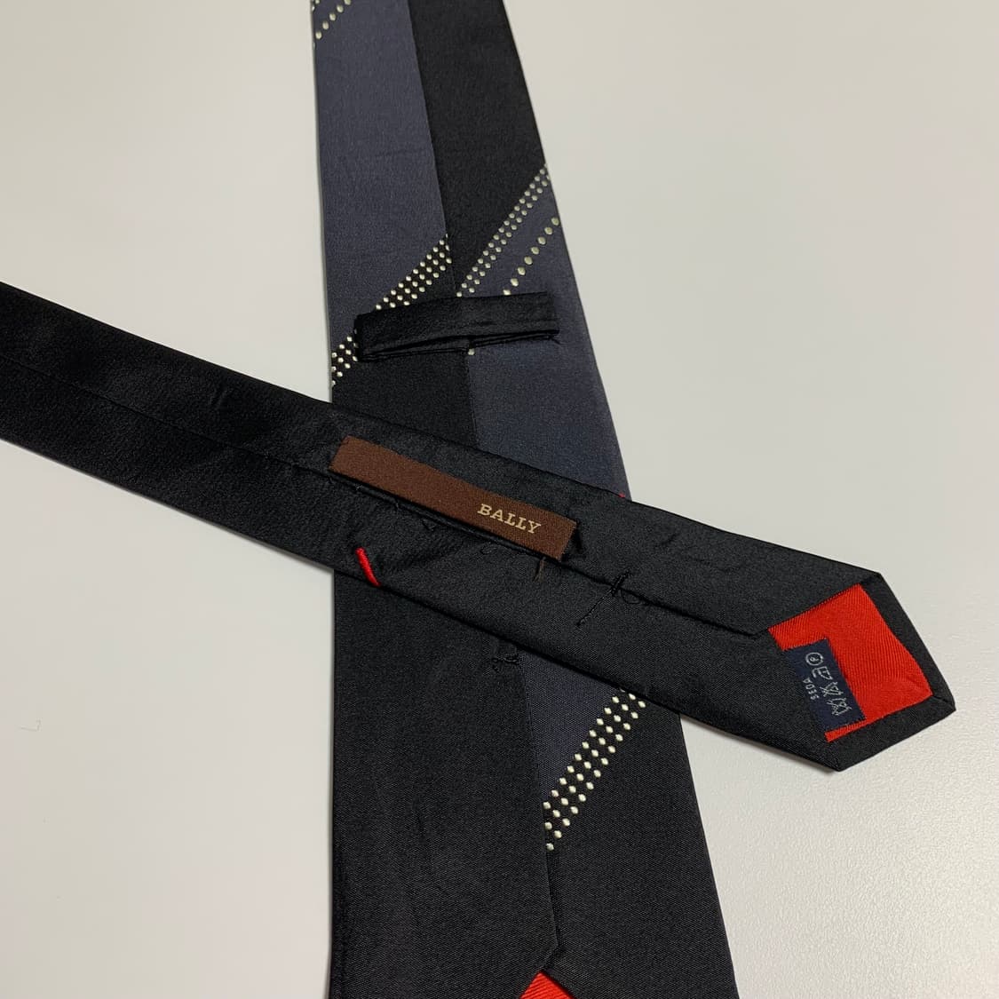 발리(BALLY) 블랙 도트 스트라이프 100실크 명품넥타이 A+등급 상품이미지5
