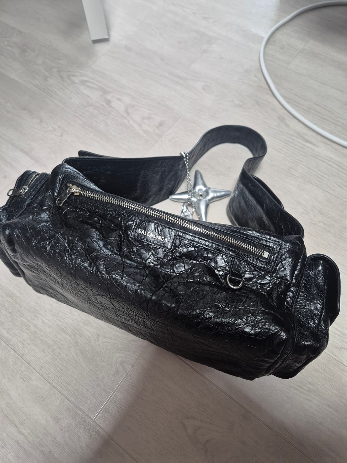 발렌시아가 수퍼비지 슬링백 스몰 블랙 상품이미지6