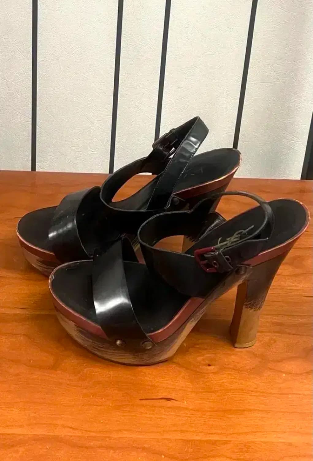 입생로랑 블랙 가죽 가보시 스트랩 샌들힐 245 상품이미지5