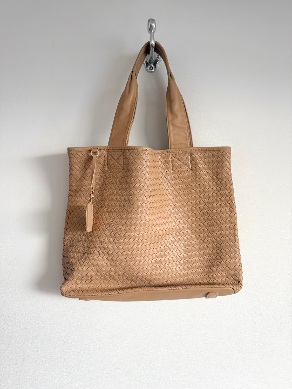 앤클라인(ANNE KLEIN) 레더 위밍 토트백 상품이미지1