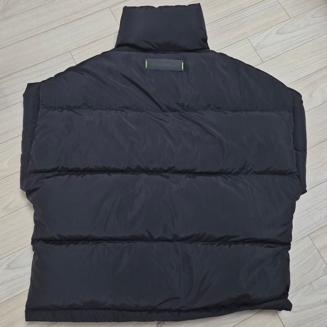 어텐션로우 블랙 패딩 베스트 상품이미지4