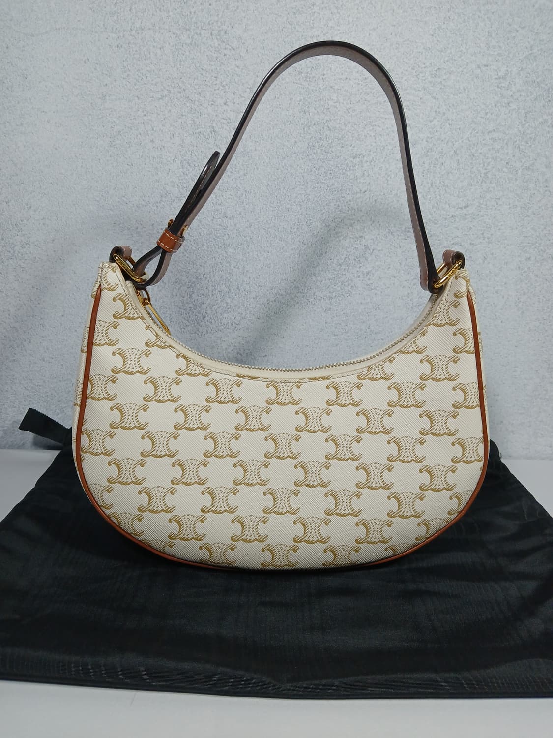 셀린느 트리오페 아바 호보백 193952BZJ 상품이미지2