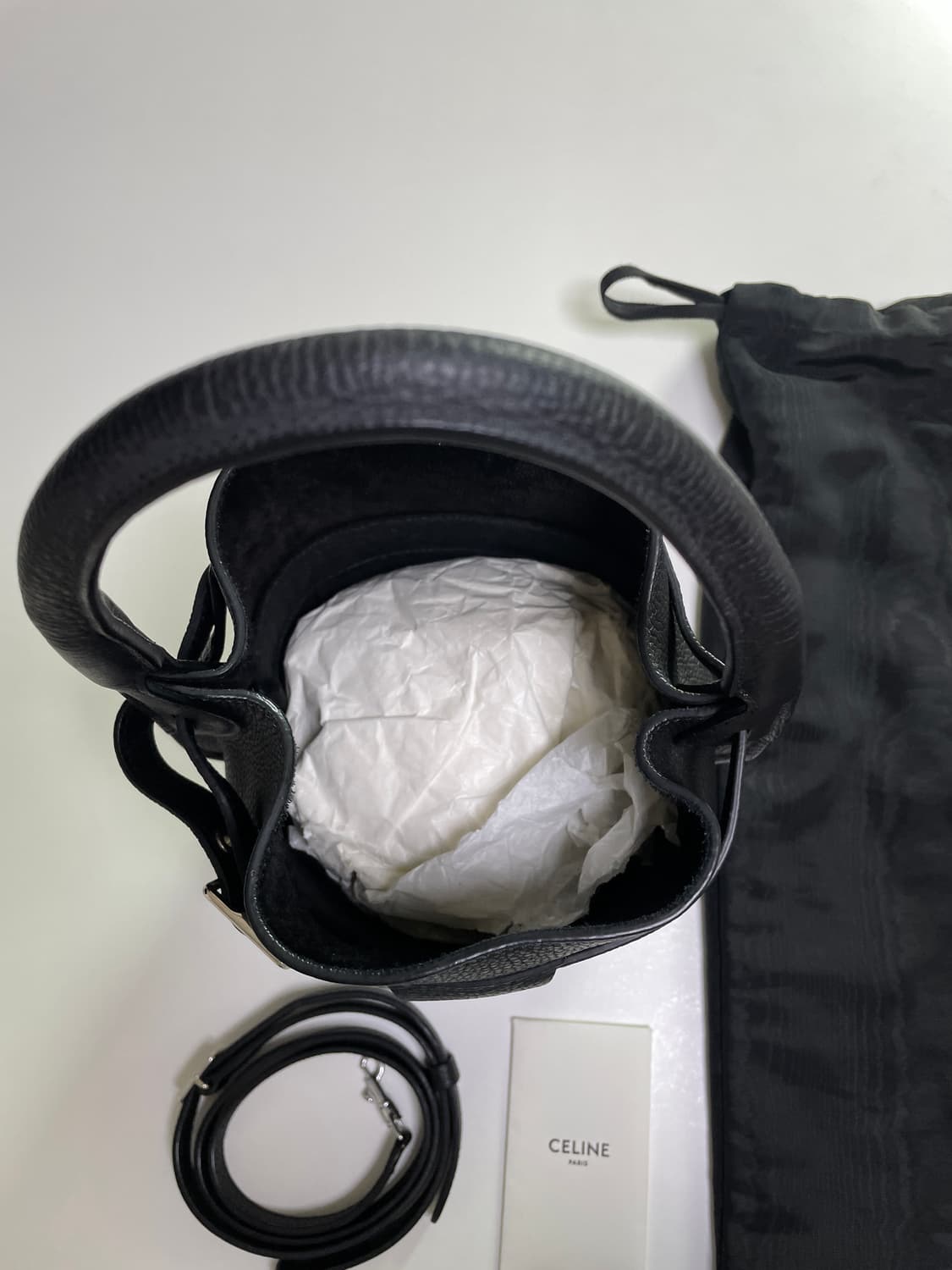 셀린느 나노 버킷백 블랙 상품이미지4