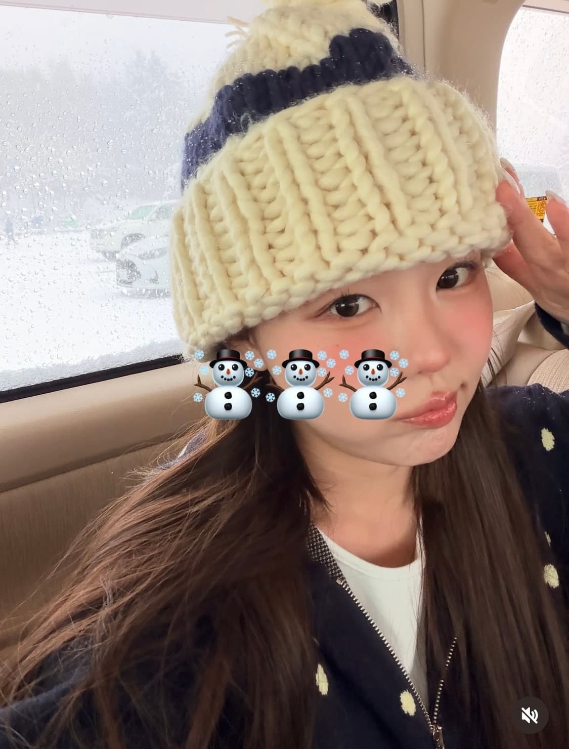 론론 홍영기 도트 후드 니트 집업 상품이미지5