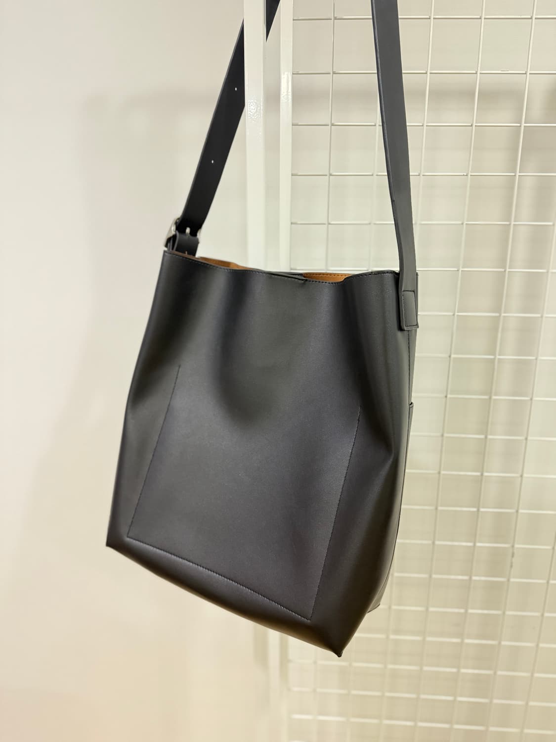 자라 크로스백 숄더백 호보백 판매합니다. 상품이미지6