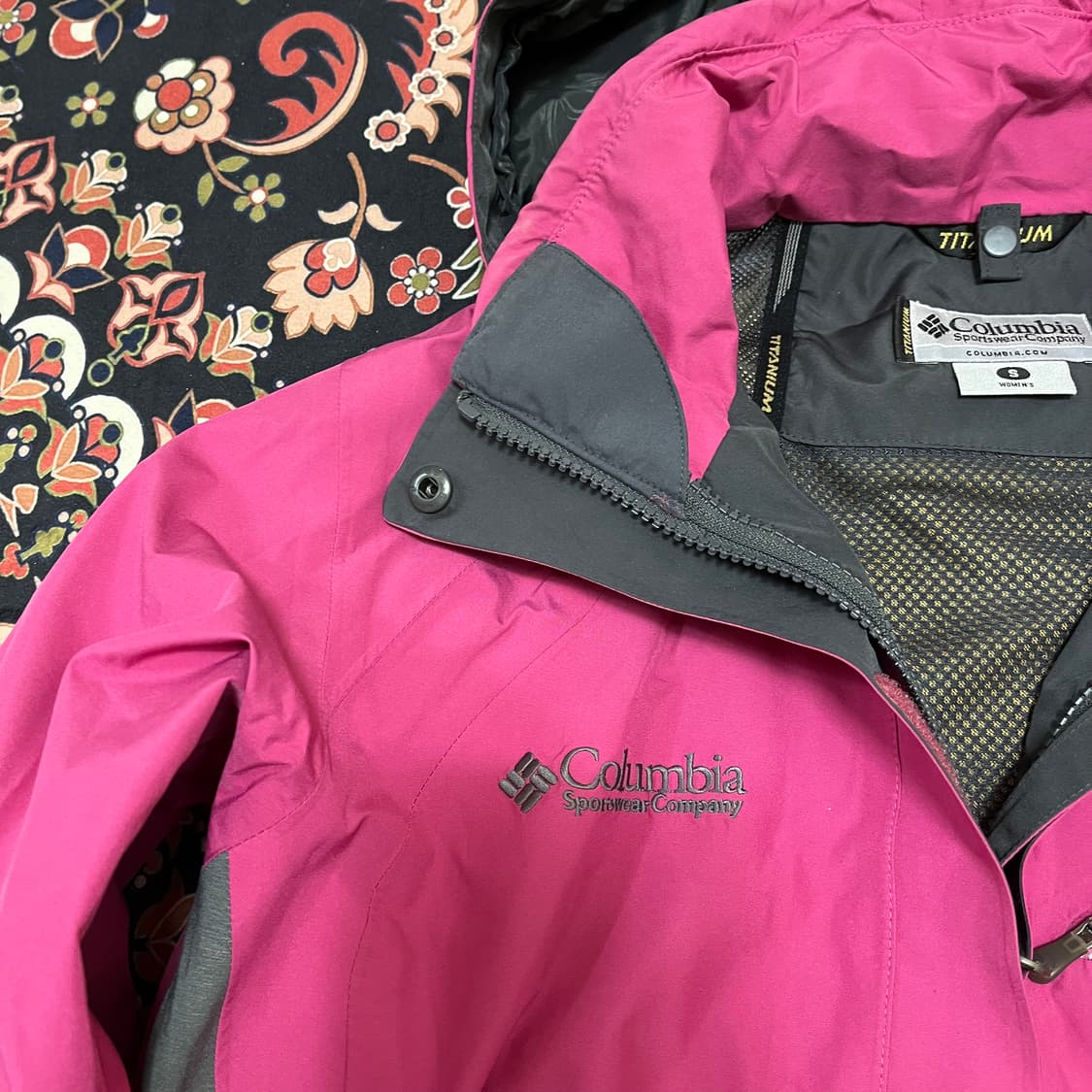 컬럼비아 티타늄 여성 고어텍스 바람막이 자켓 S/90 상품이미지4