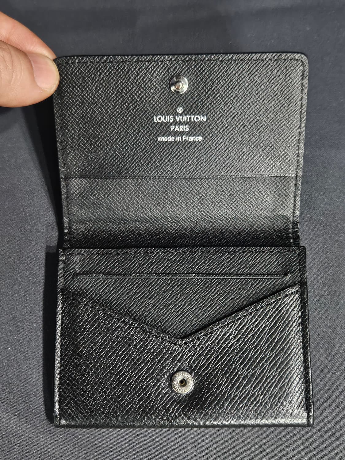 루이비통 타이가 블랙 카드지갑  상품이미지4