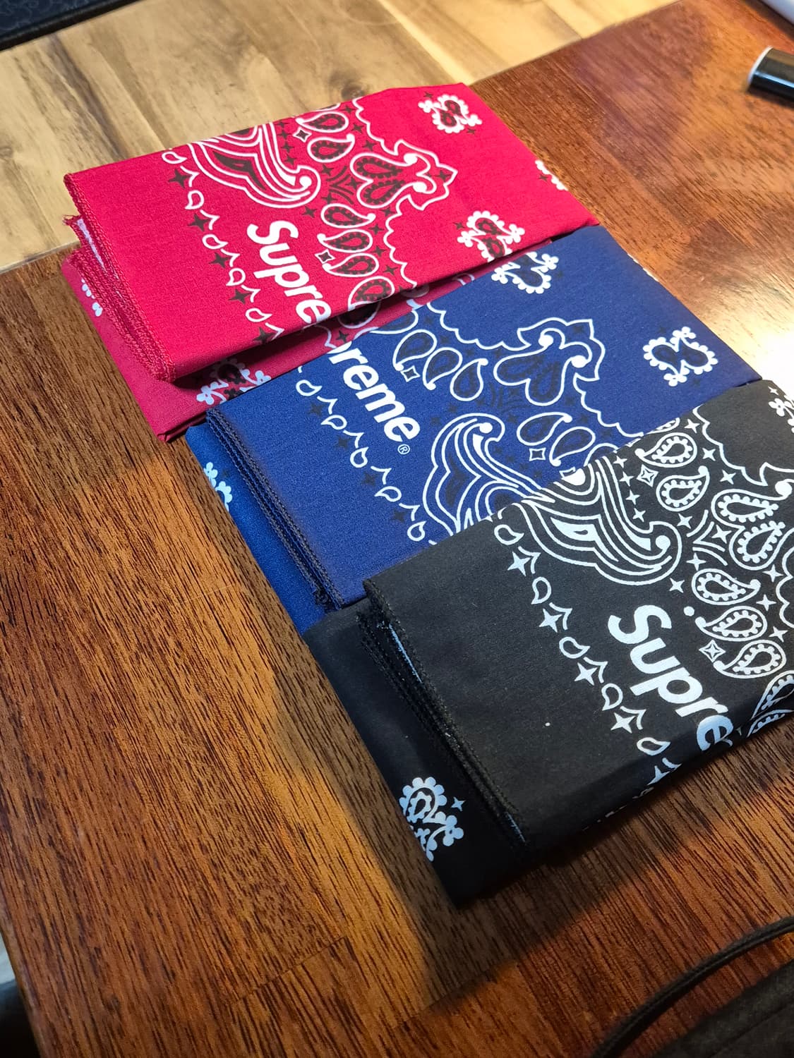 슈프림 Hav-A-Hank 반다나 멀티컬러 (3개 세트) - 24SS 상품이미지2