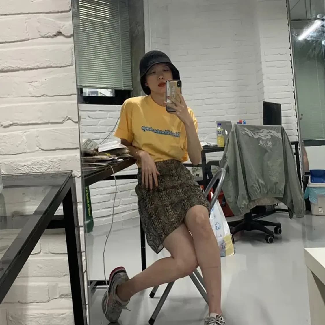 (size M) mschf 미스치프 파이톤 미디 스커트 상품이미지1