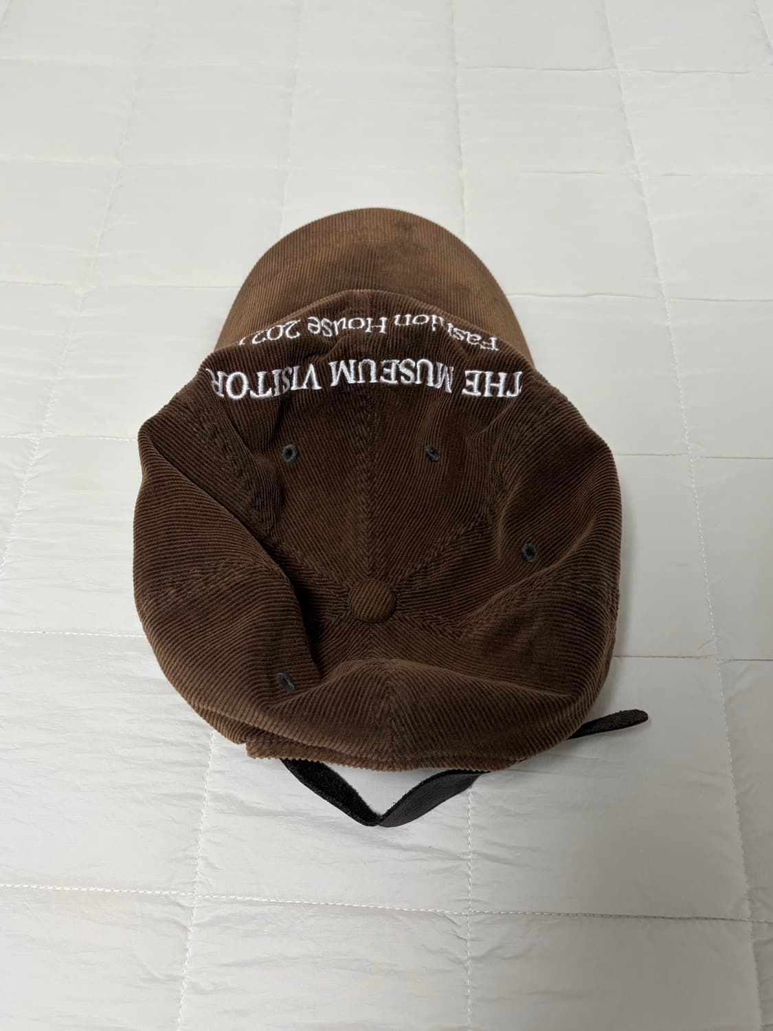 더 뮤지엄비지터 볼캡 상품이미지2