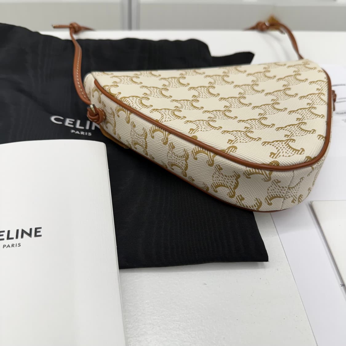 셀린느 트라이앵글 캔버스 크로스백 스몰 상품이미지5