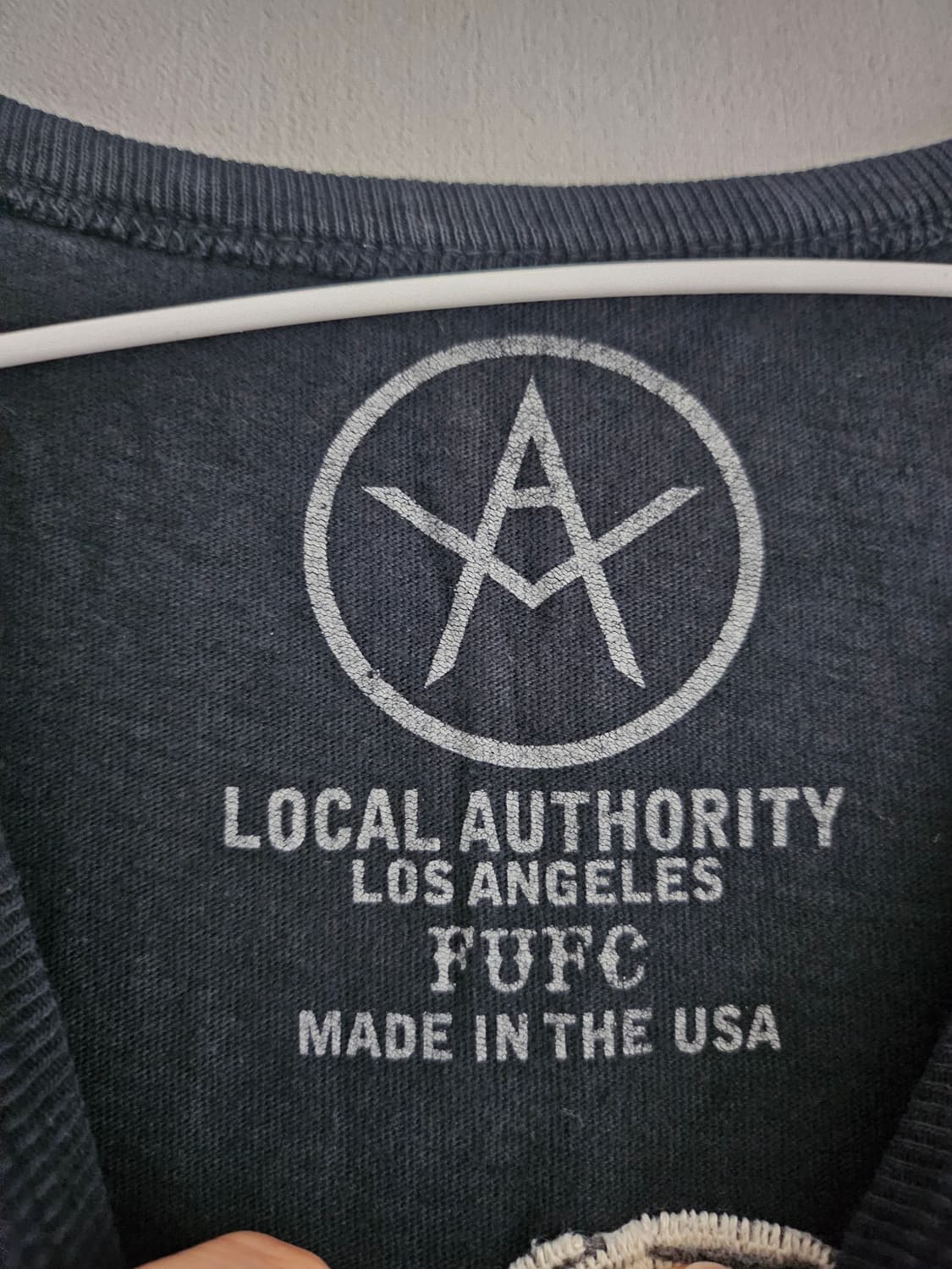 LOCAL AUTHORITY LA 자수 티셔츠
 상품이미지6