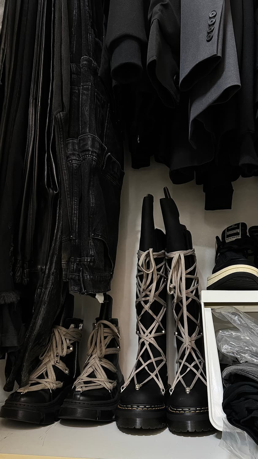 (새상품) 릭오웬스 닥터마틴 1B40 쿼드솔 펜타레이스부츠 상품이미지5