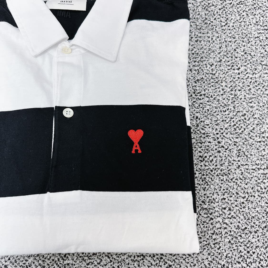 아미 남녀공용 블랙 화이트 하트 로고 폴로셔츠 70% 상품이미지2