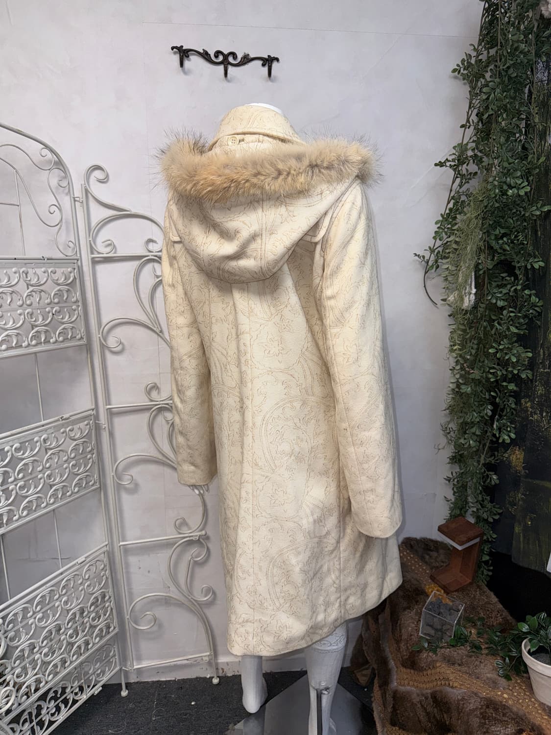 ESCADA ivory oriental wool coyote fur 코트 상품이미지9