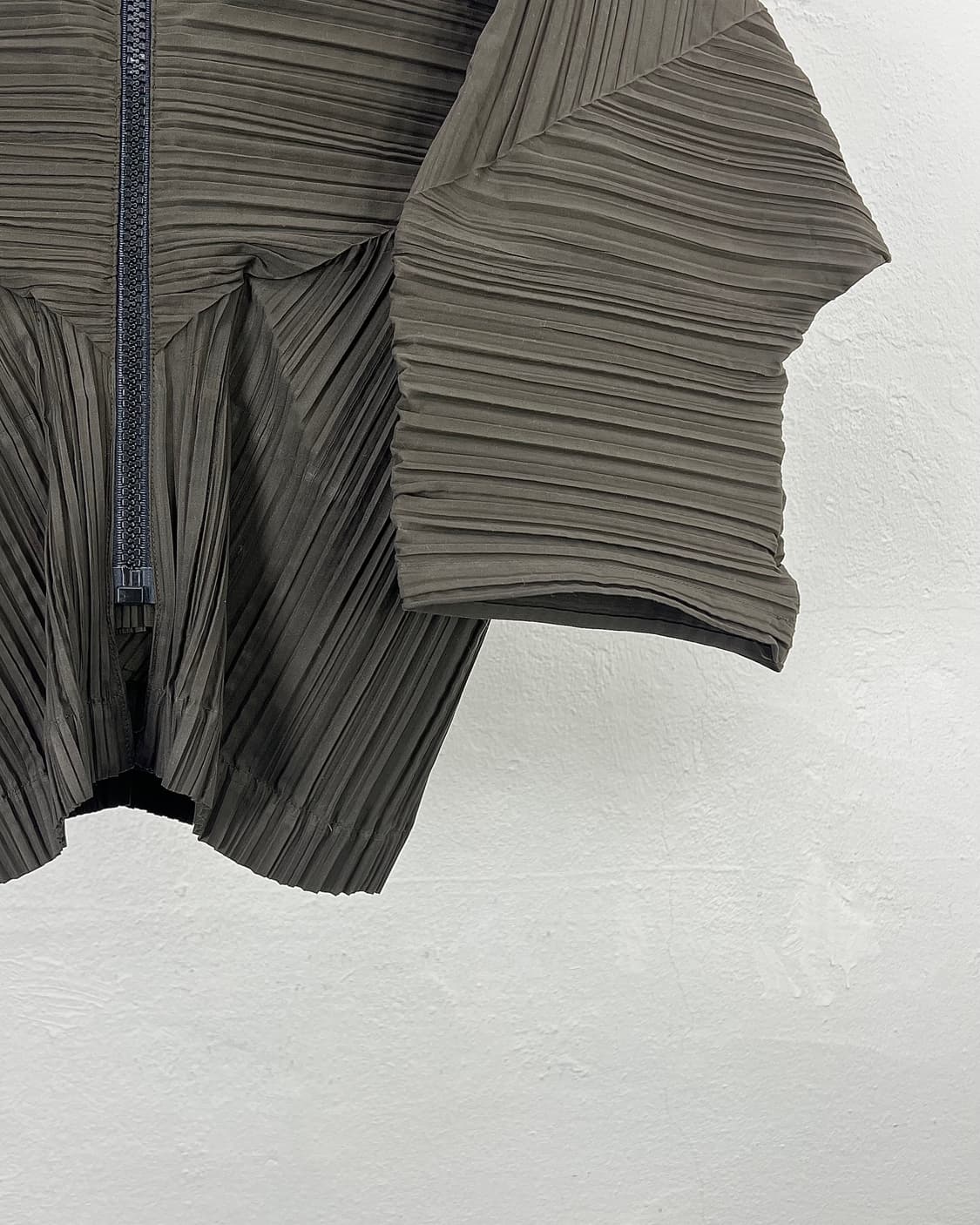 이세이 미야케 89-90AW 카키 플리츠 셋업 상품이미지6