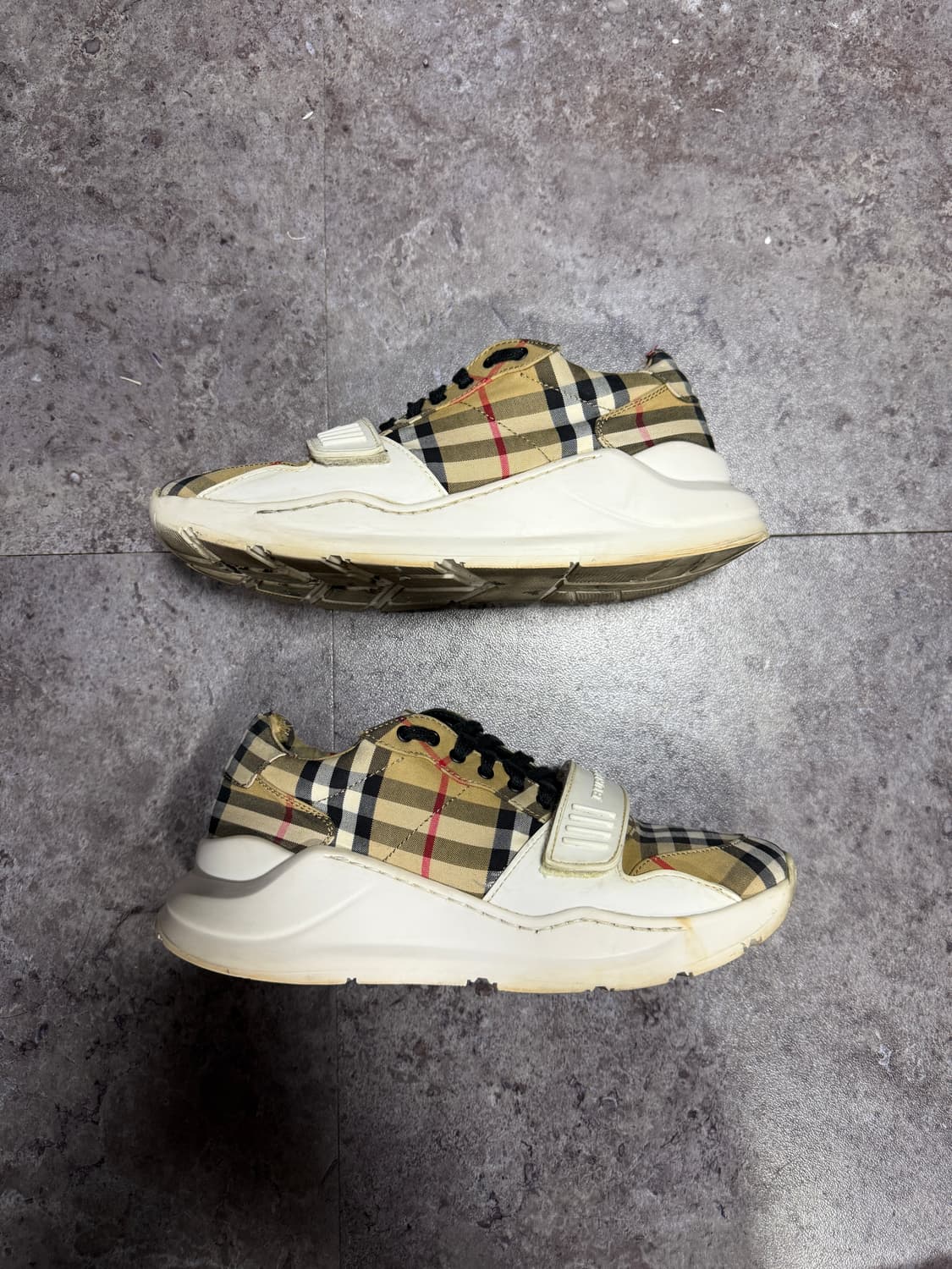 버버리 스니커즈 37 상품이미지5