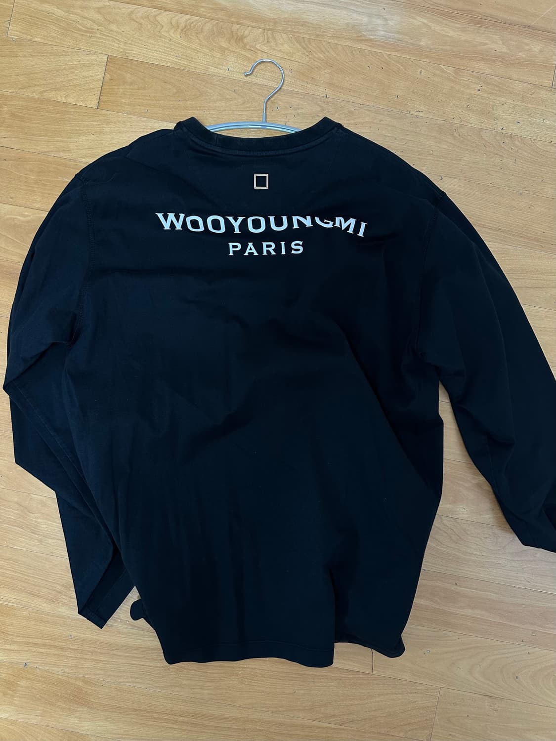 우영미 코튼 백로고 롱슬리브 티셔츠 블랙 상품이미지4