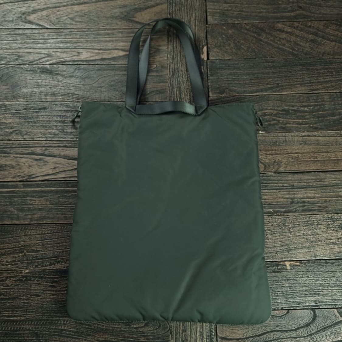 [유니클로 U 르메르] 나일론 토트백 카키 M18972 상품이미지3