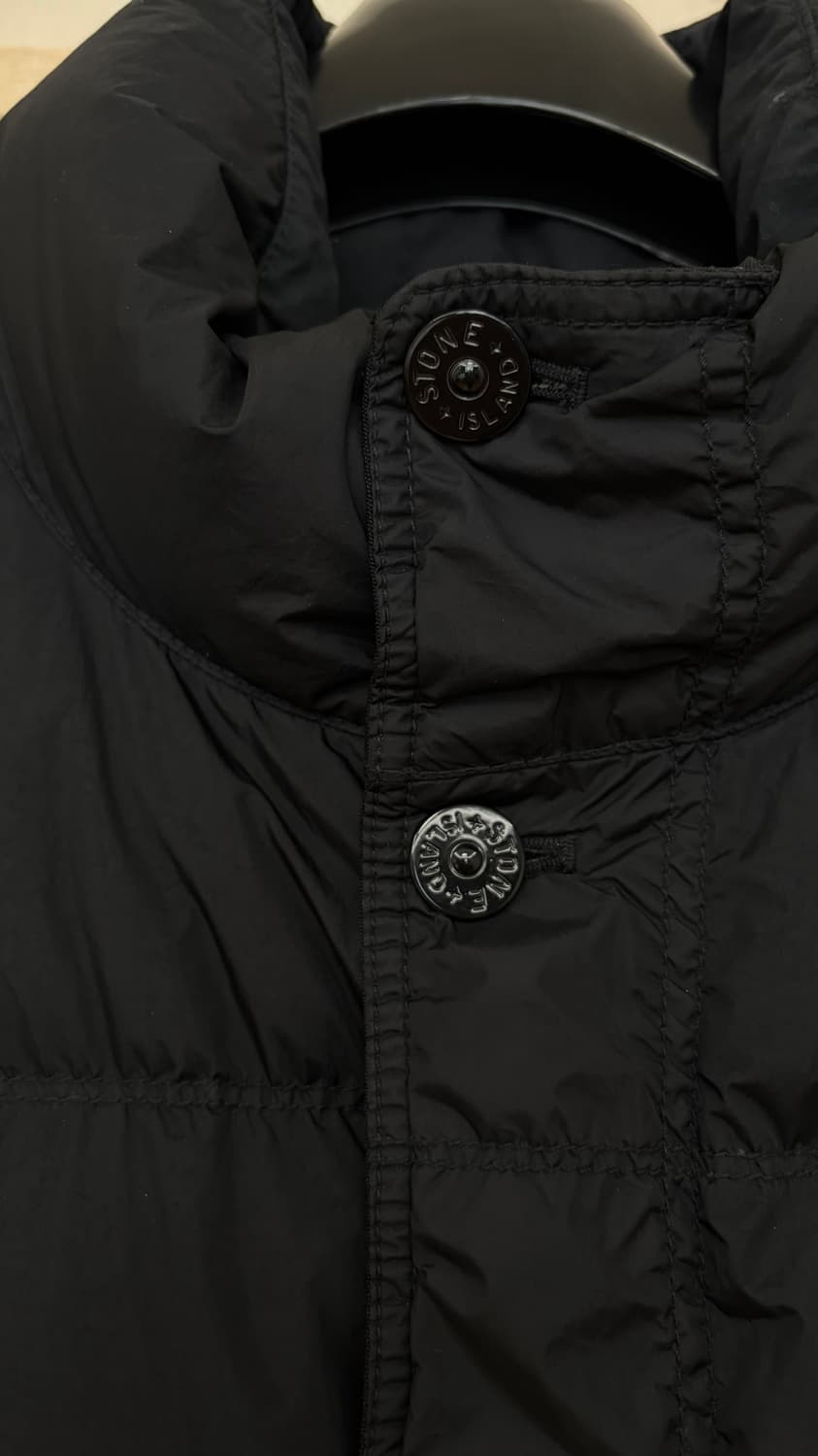스톤아일랜드 크링클랩스 논후드 패딩 24FW 블랙 라지 상품이미지10