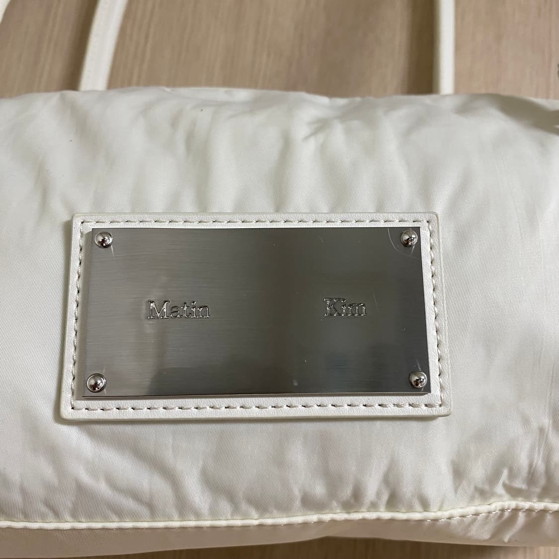 마뗑킴 나일론 보스턴 백 아이보리 상품이미지4