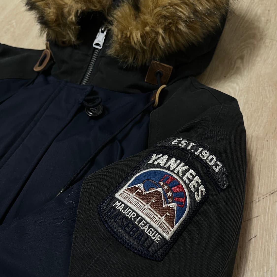 MLB 여성 구스다운 와펜 퍼후드 야상 패딩 XS/85 상품이미지6