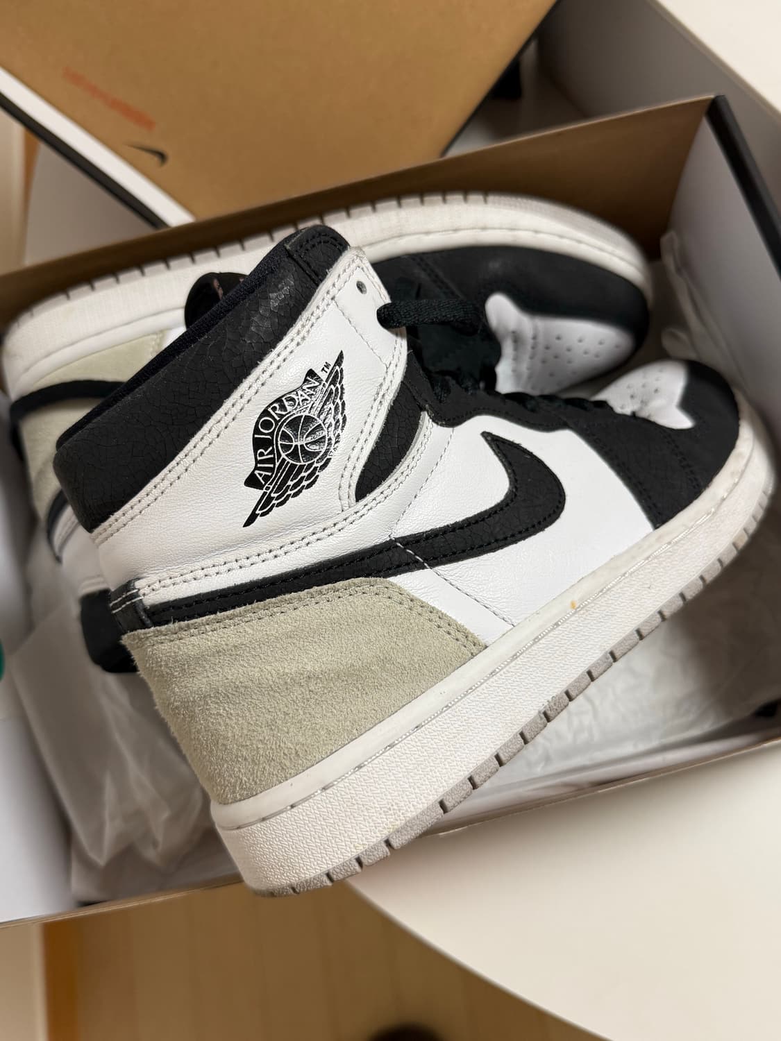 조던 1 레트로 하이 OG 블리치드 코랄 250 상품이미지3