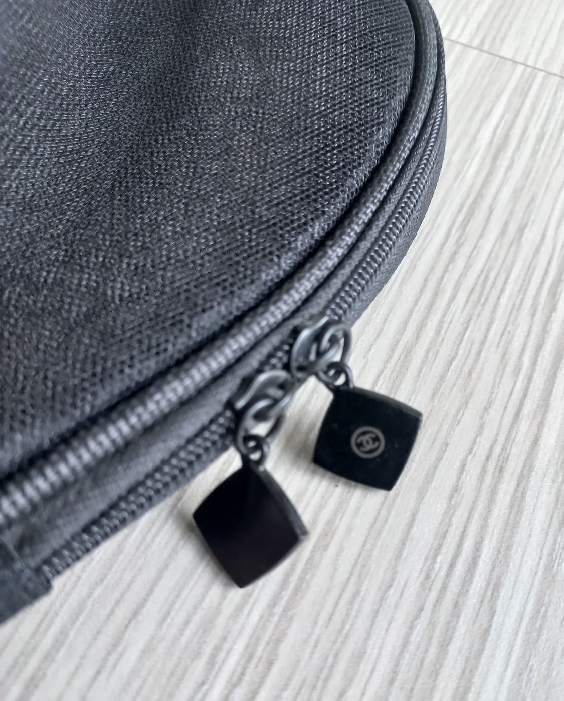 샤넬 CHANEL 반달 파우치 2개 (새제품) 상품이미지9
