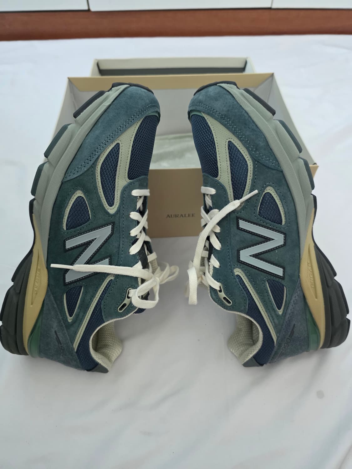 뉴발란스 x 오라리 990v4 메이드 인 USA 트루퍼(290) 상품이미지4