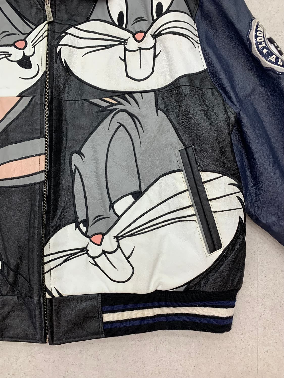 Looneytunes 루니툰즈 벅스버니 가죽자켓 상품이미지2