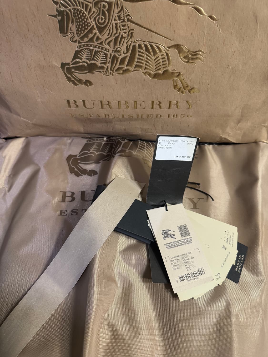 버버리 개버딘 샌딩엄 롱 트렌치 코트 (착샷) 상품이미지6