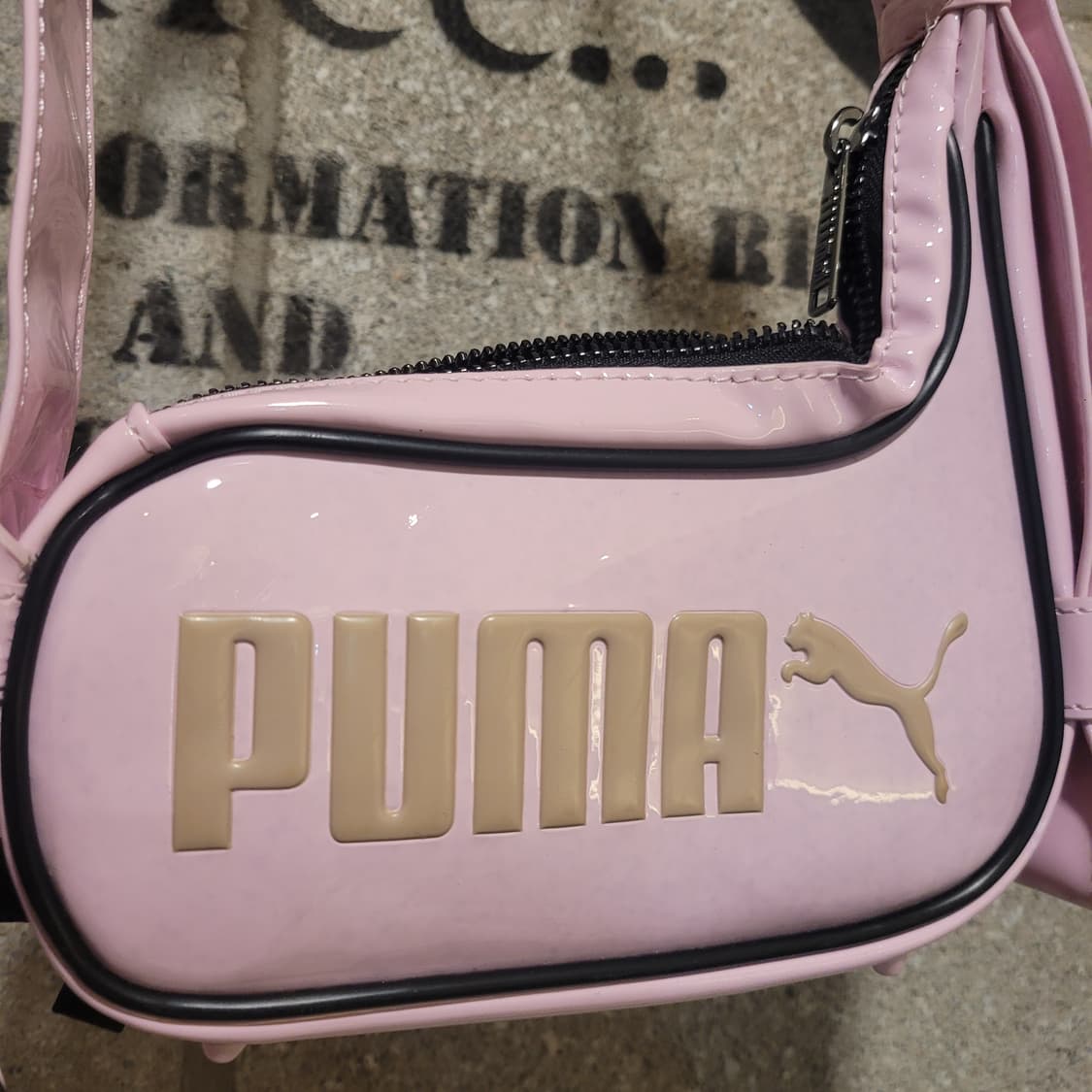 푸마 X 오토링거 엠보싱 숄더백 상품이미지3