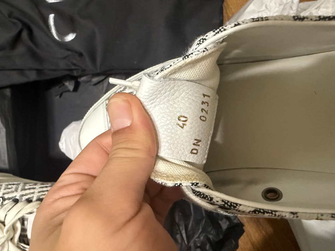 지방시 스니커즈 팔아유 상품이미지3