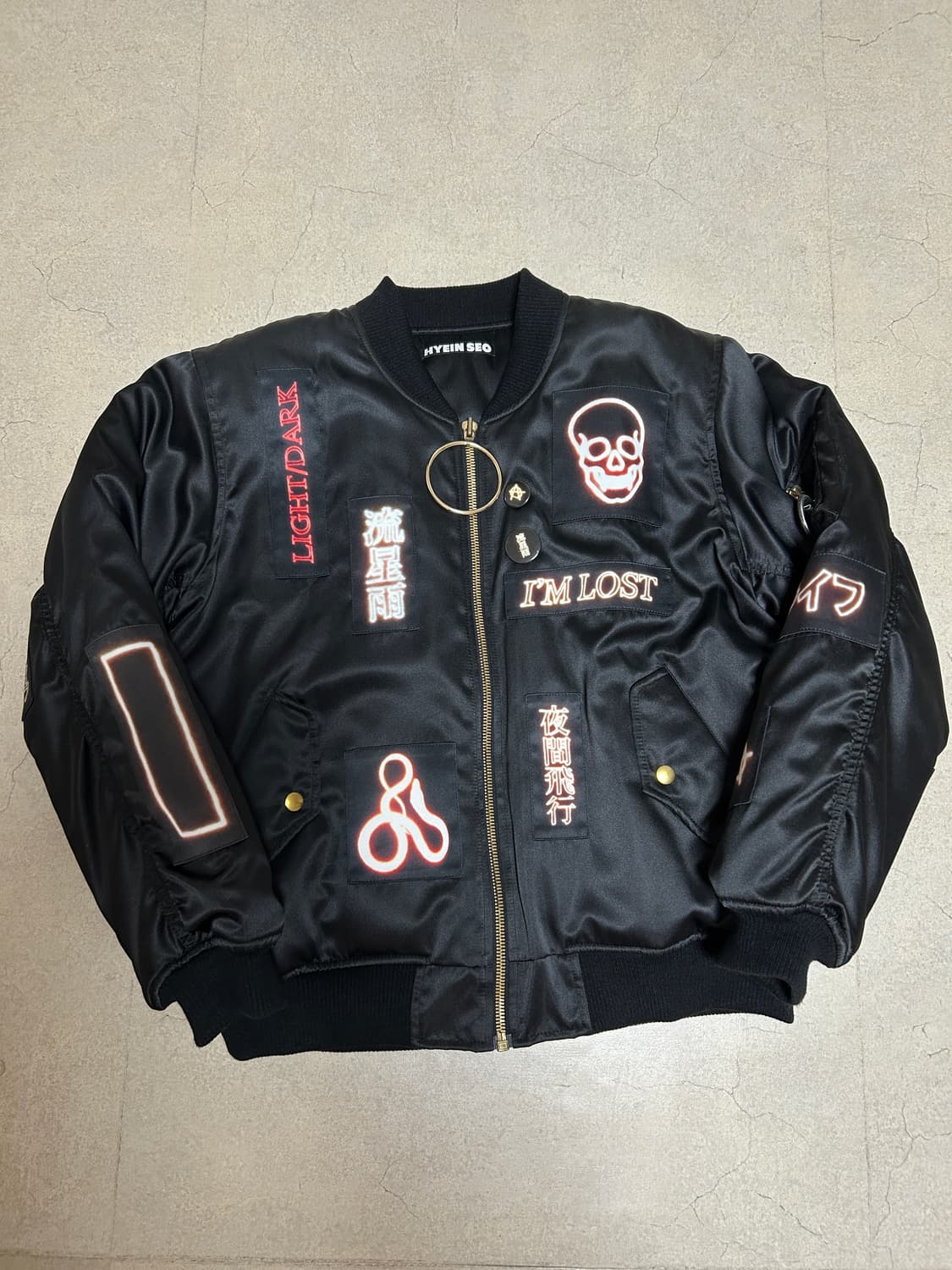 혜인서 15fw 네온사인 패치 워크 봄버 상품이미지1