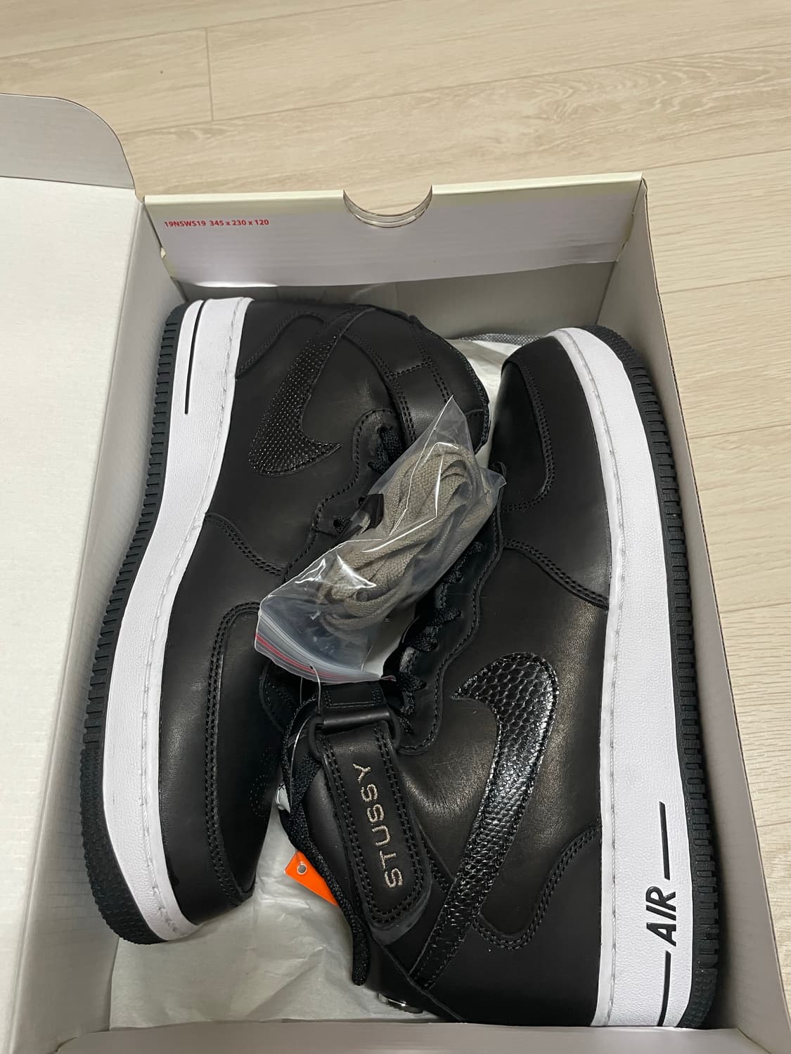 나이키 스투시 흑뱀 포스 미드 상품이미지1