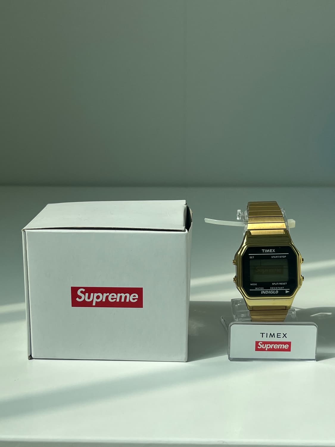 타이맥스 x 슈프림 전자시계 골드 - 19FW 상품이미지2